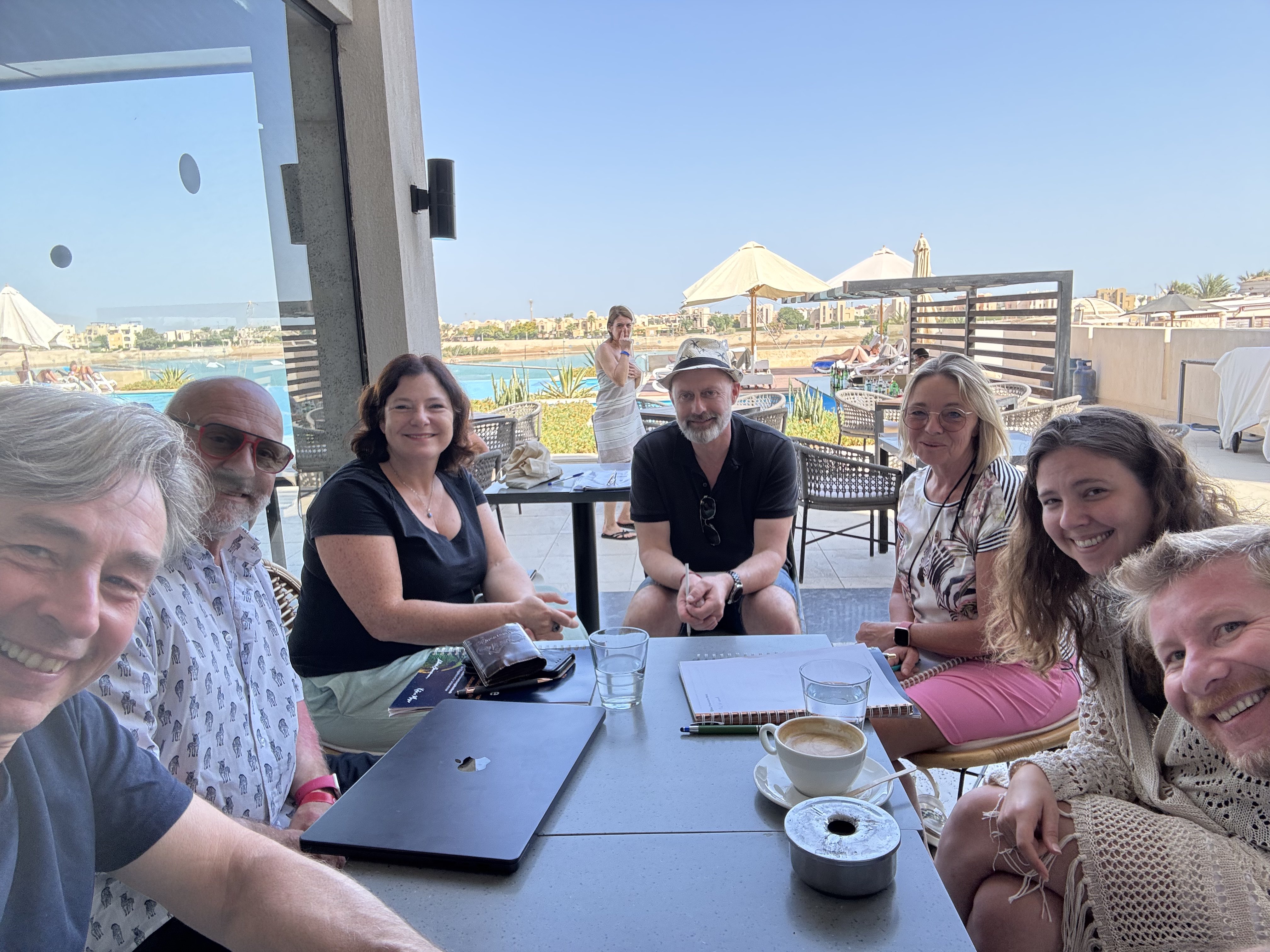 Gemeinsame Arbeitssession am Tisch